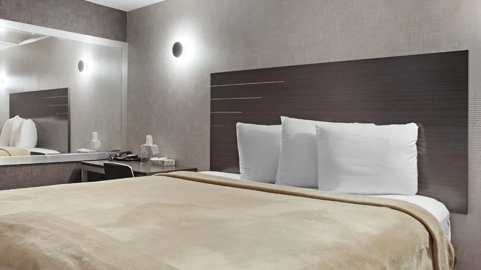 Hotel Opus Bronx Near Bay Plaza Mall Нью-Йорк 3*,  США