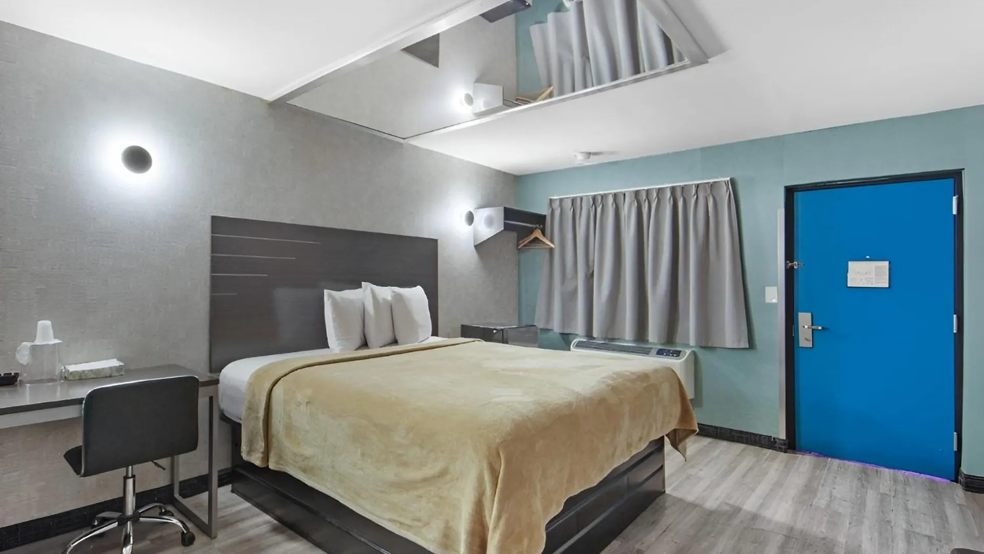 Hotel Opus Bronx Near Bay Plaza Mall New York
