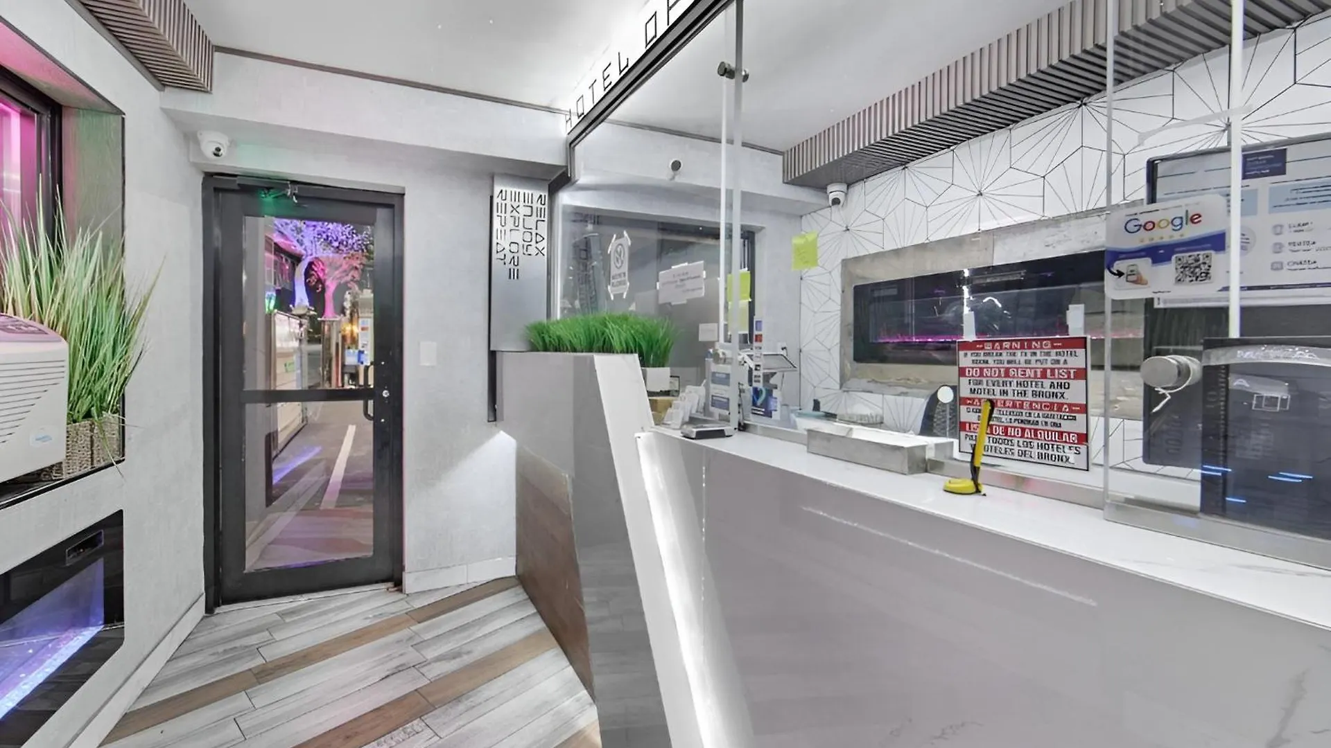 Hotel Opus Bronx Near Bay Plaza Mall New York
